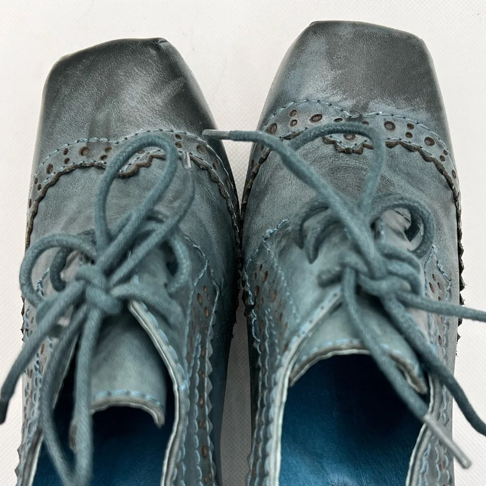 NWOT Beautiful brogue platform heels - Picture 2 of 5